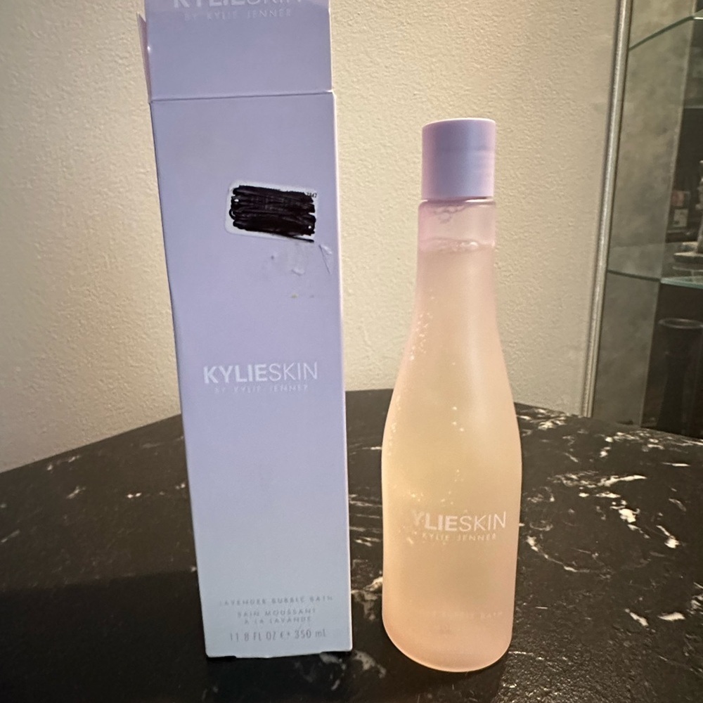 Light Purple Cleanser & Exfoliant